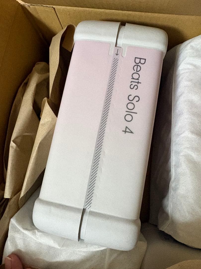 新品未開封　Beats Solo 4 ヘッドフォン　クラウドピンク