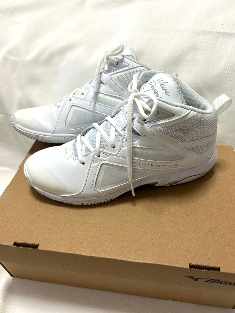 美品最新ミズノウェーブダイバースLG5 24.０cm 3Eホワイト