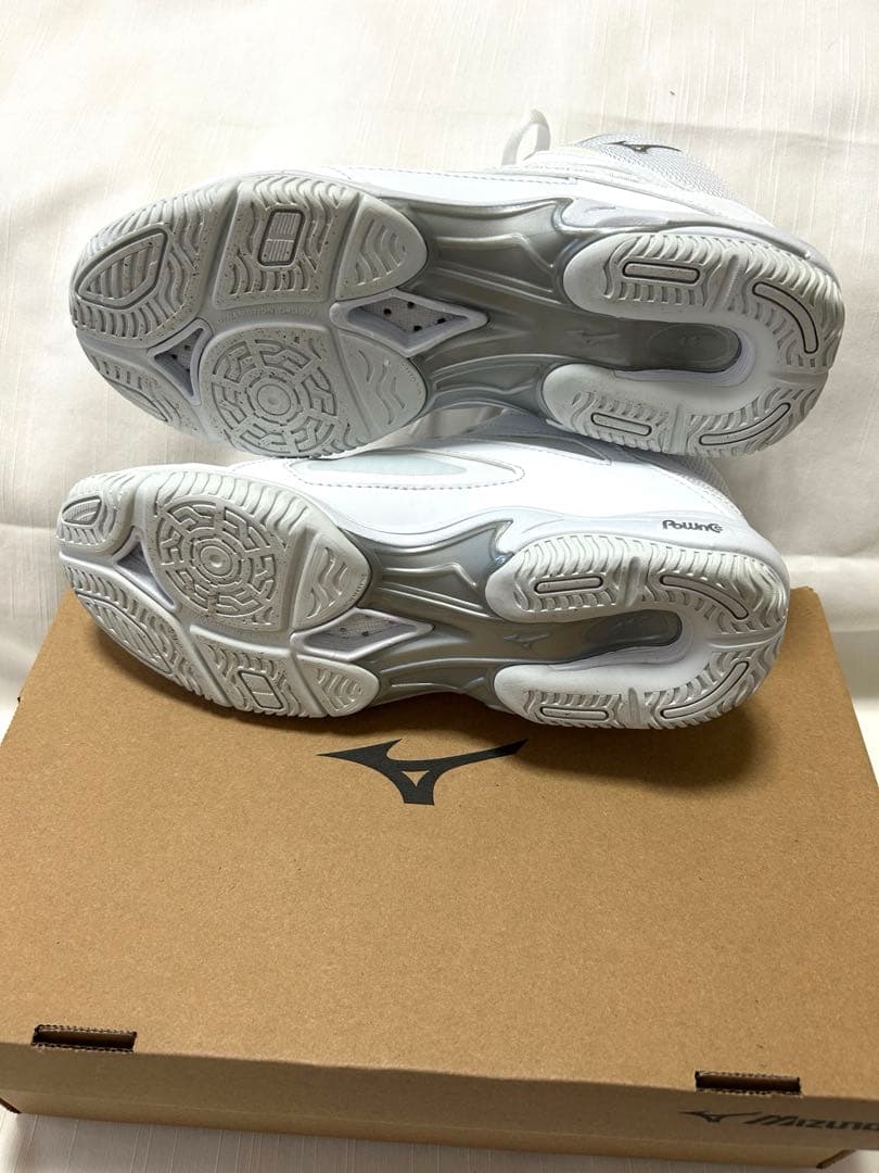 美品最新ミズノウェーブダイバースLG5 24.０cm 3Eホワイト