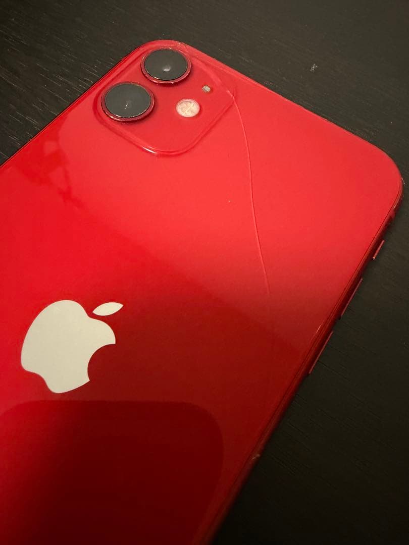 Apple iPhone11 RED128GB ひび割れ・傷あり