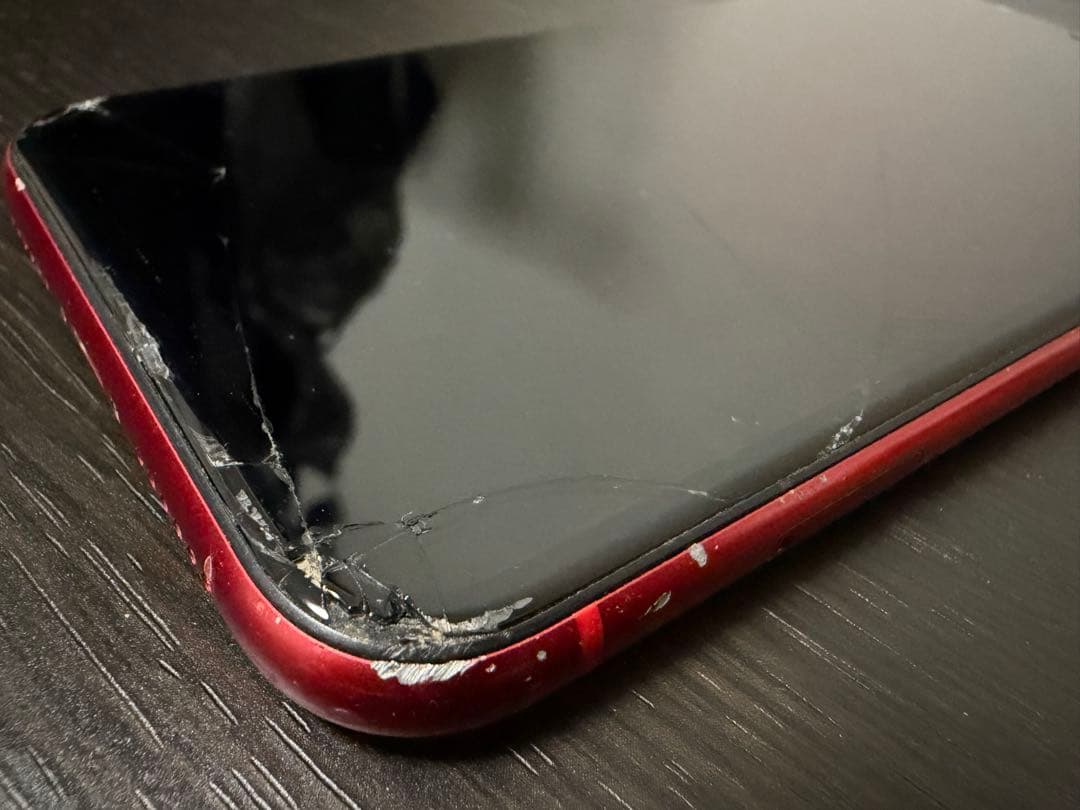 Apple iPhone11 RED128GB ひび割れ・傷あり