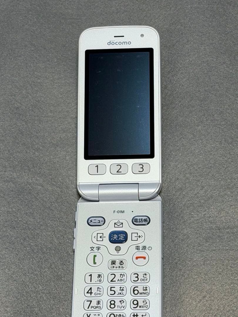 F-01M ドコモ らくらくホン 携帯 ガラケー 二つ折り 簡単 フォン 富士通
