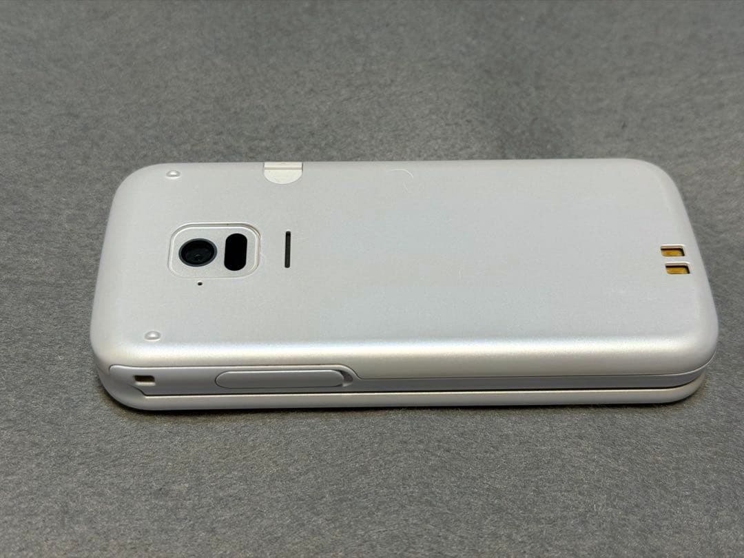 F-01M ドコモ らくらくホン 携帯 ガラケー 二つ折り 簡単 フォン 富士通