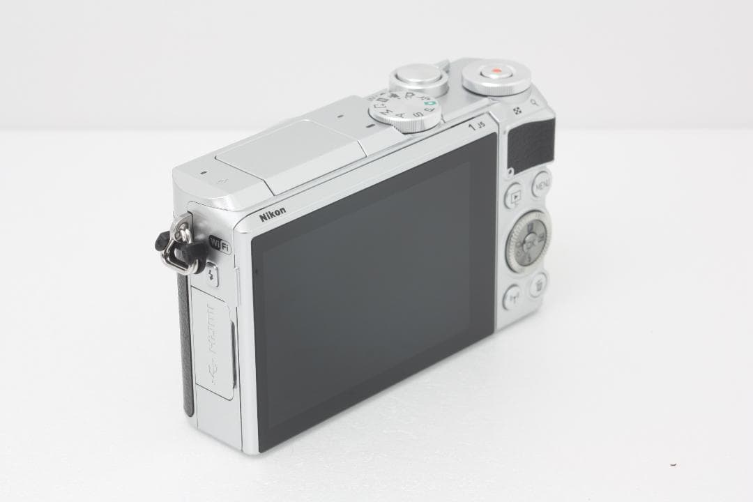 【美品】ニコン Nikon 1 J5 ボディ シルバー 完動品 #350b