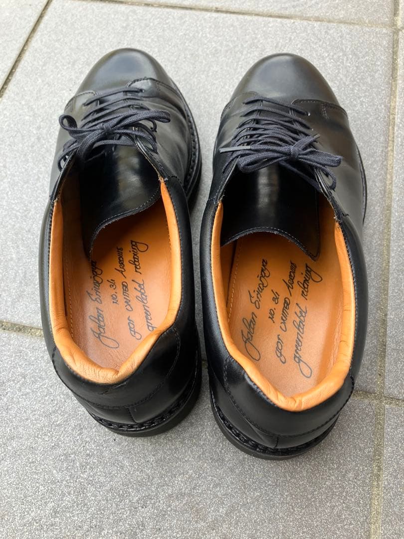 ジャランスリワヤ　ドレススニーカー