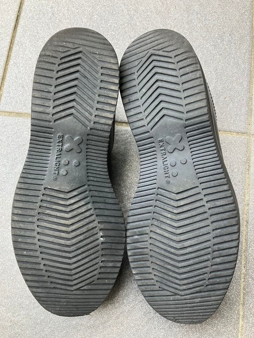 ジャランスリワヤ　ドレススニーカー