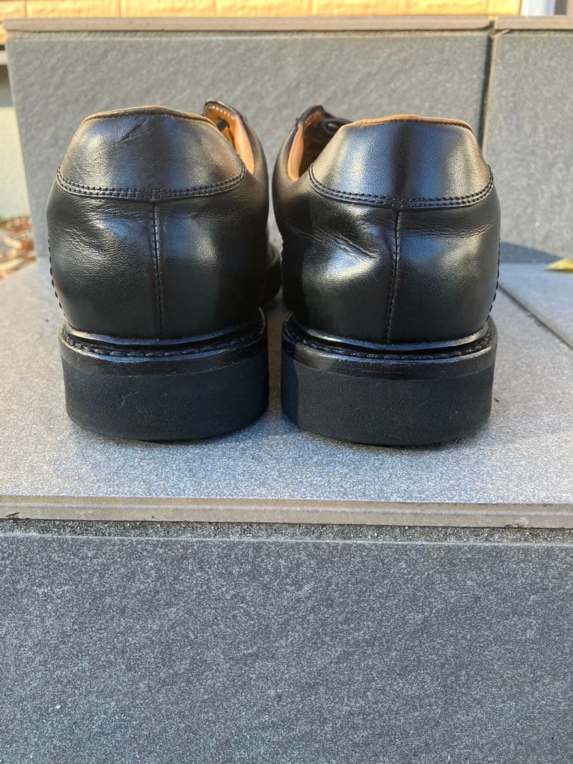 ジャランスリワヤ　ドレススニーカー