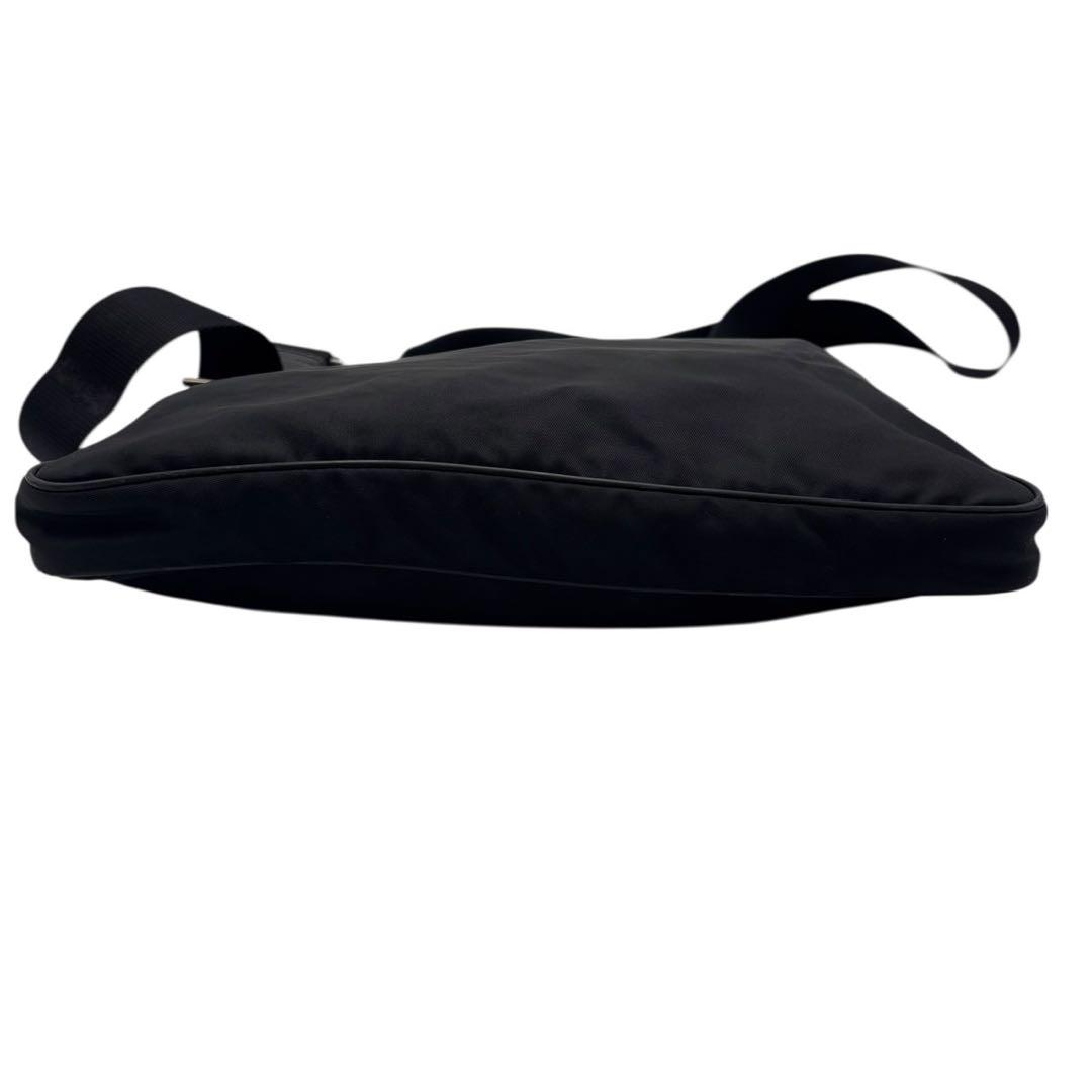 【極美品】PRADA プラダ ナイロン ショルダーバッグ ブラック ロゴプレート