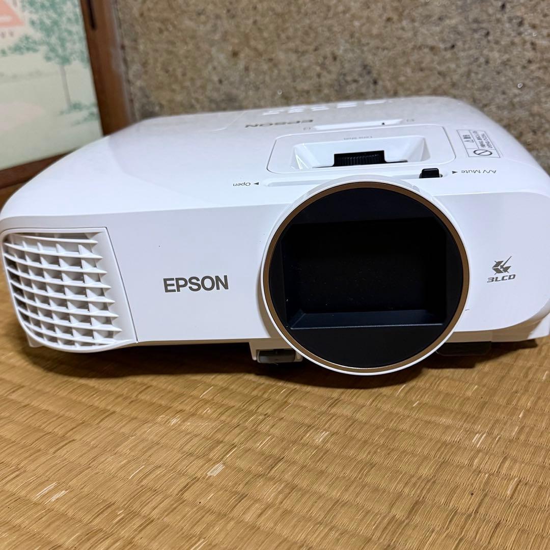 美品　Epson EH-TW5650 プロジェクター本体【ランプ点灯時間93H】