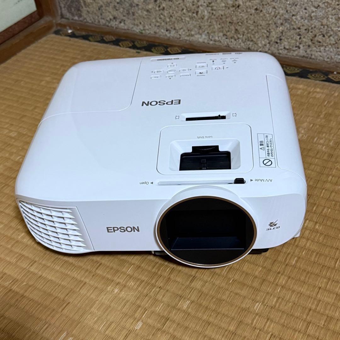 美品　Epson EH-TW5650 プロジェクター本体【ランプ点灯時間93H】
