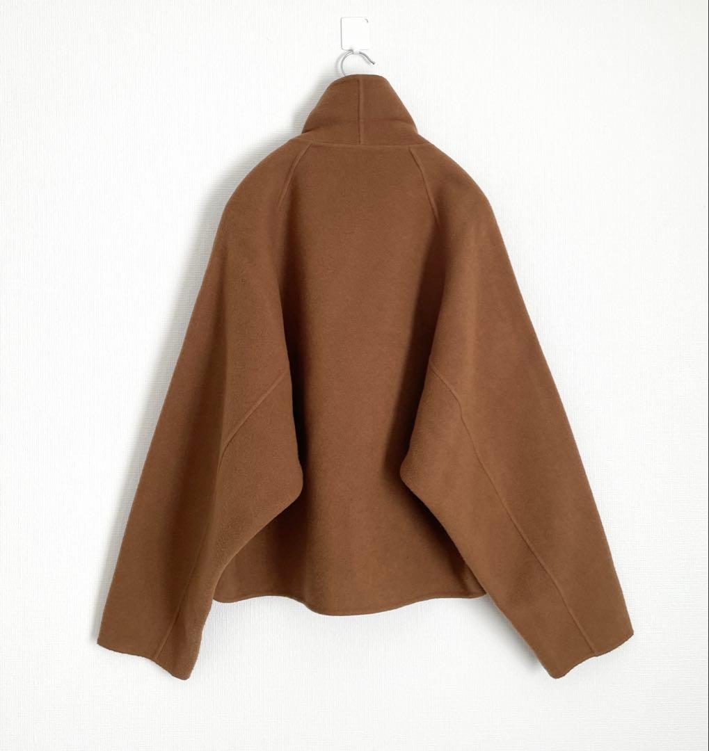 アダムエロペ　Super140's リバーショートコート　スタンドカラーコート