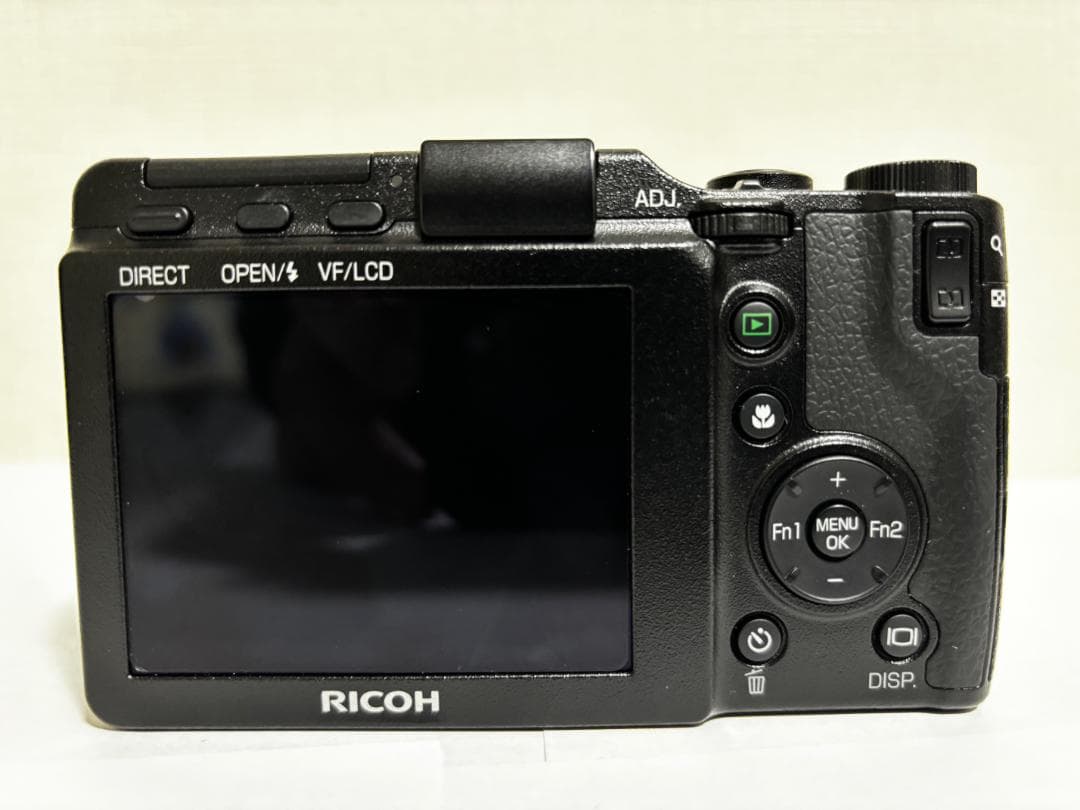 【美品・元箱付き】RICOH GXR +P10+自動開閉式レンズキャップ