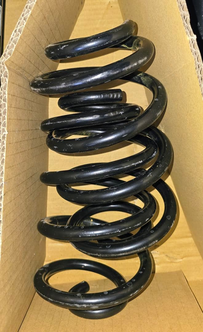 日産リーフZE1 ニスモ ノーマルサスペンションキット 新車取外し