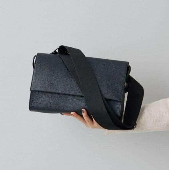 ear PAPILLONNER イアパピヨネ　ワイドテープショルダー　ブラック