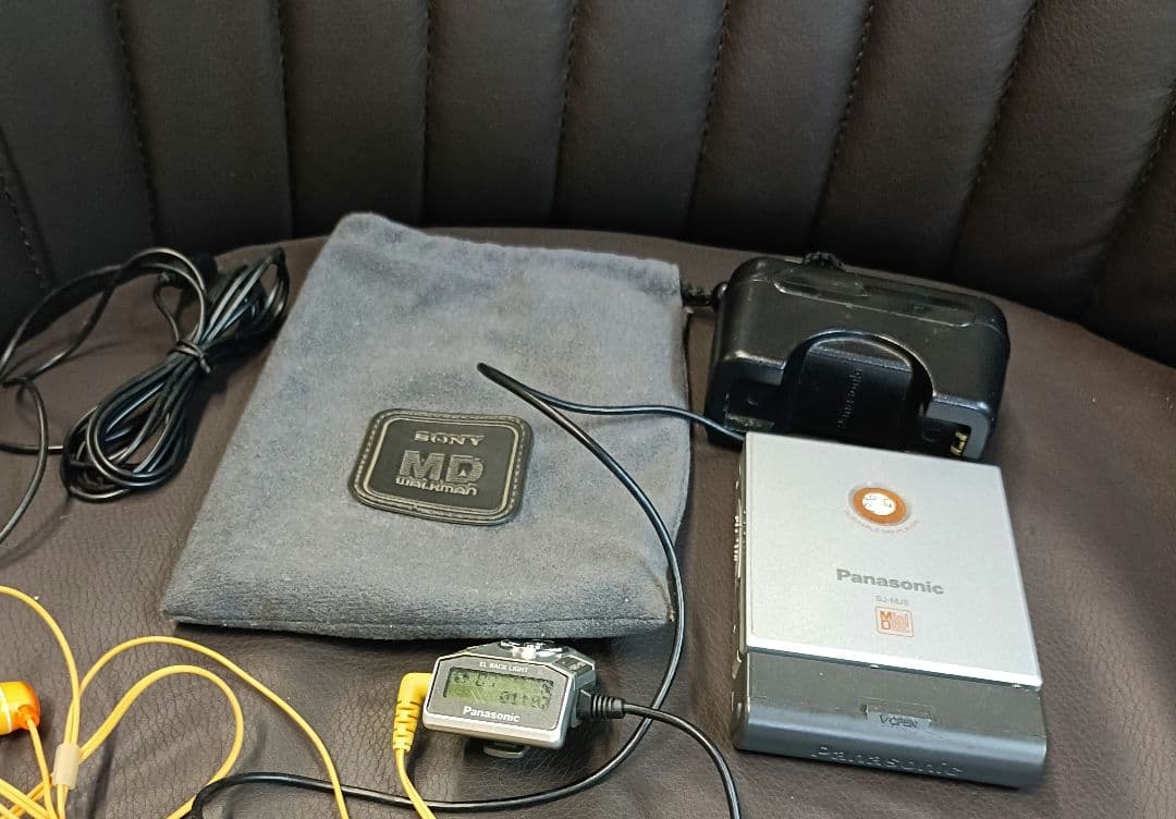 Panasonic ポータブルMDプレーヤー 本体と付属品