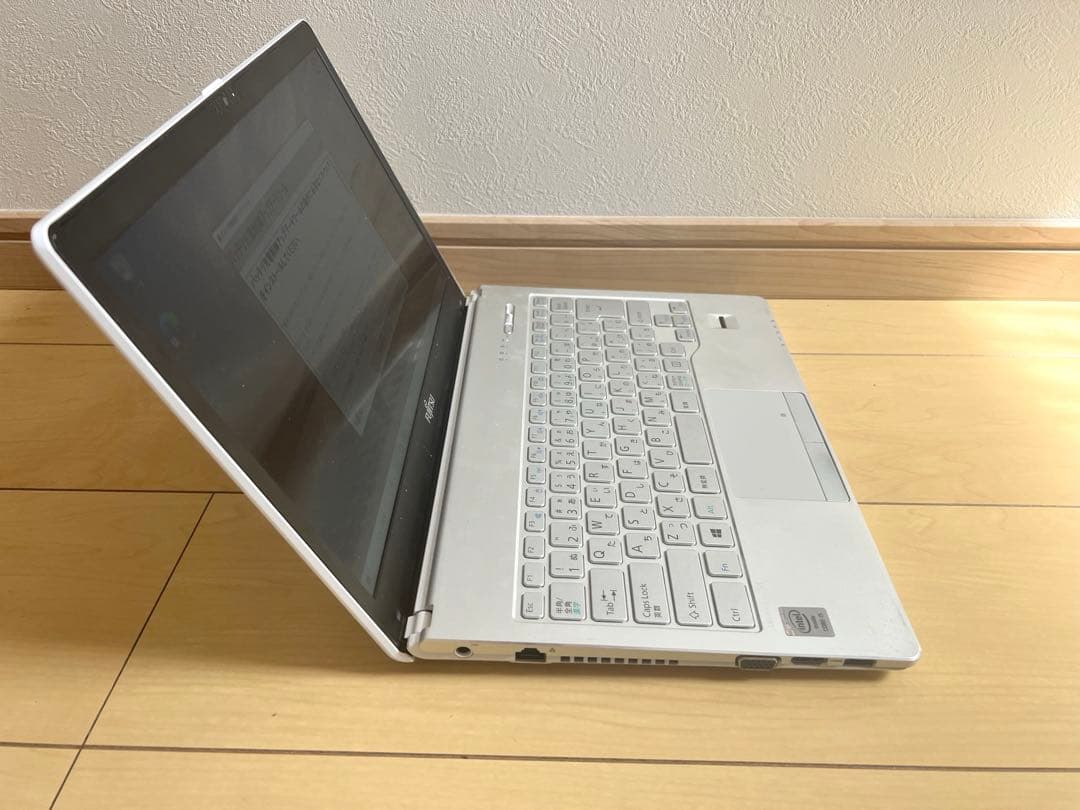 富士通 FMV SH75/W Core i5 高速SSD Windows11