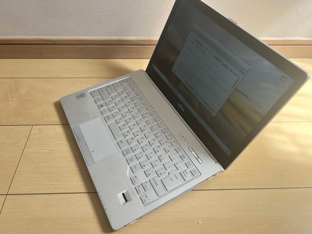 富士通 FMV SH75/W Core i5 高速SSD Windows11