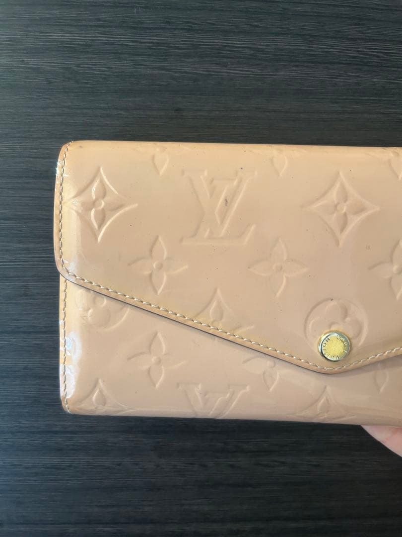 ルイヴィトン LOUIS VUITTON ヴェルニ　ポルトフォイユ　サラ　長財布