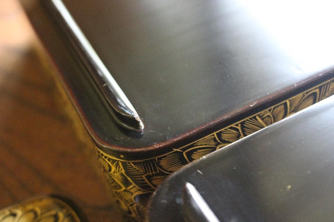 極小保管キズ有！端正な内朱黒漆に優美な菊沈金の映える輪島塗二段重（検重箱お重重箱