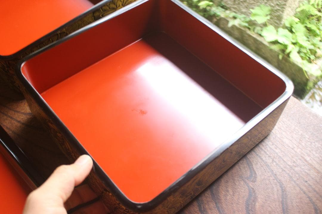 極小保管キズ有！端正な内朱黒漆に優美な菊沈金の映える輪島塗二段重（検重箱お重重箱