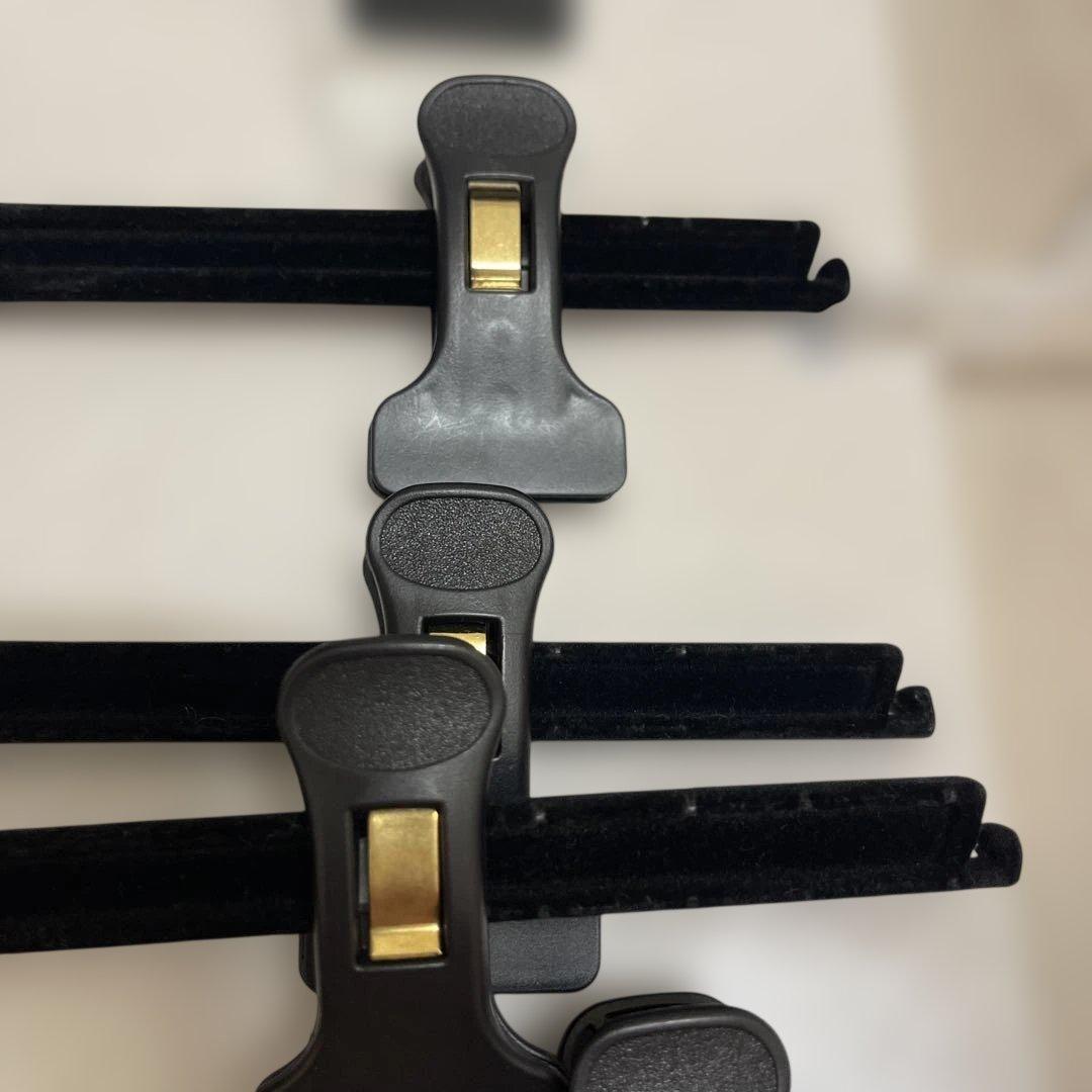 シャネルロゴ付き衣類ハンガー7本セット