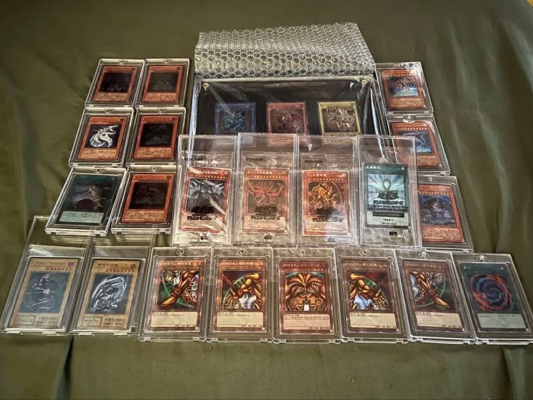 遊戯王　三幻神ブルーアイズホワイトドラゴン ブラックマジシャン 他セット