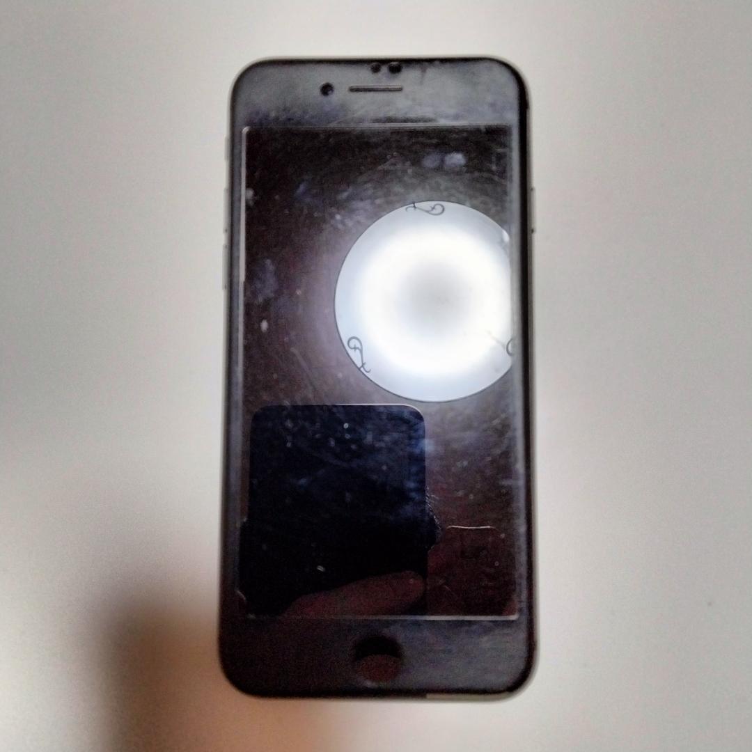 【iPhone8 64GB SIMフリー 画面極美品（保護シールに傷あり） 】