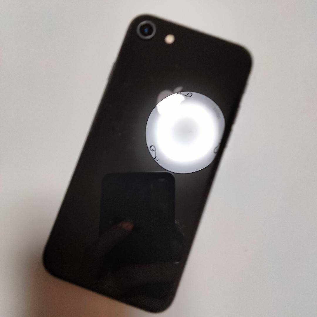 【iPhone8 64GB SIMフリー 画面極美品（保護シールに傷あり） 】