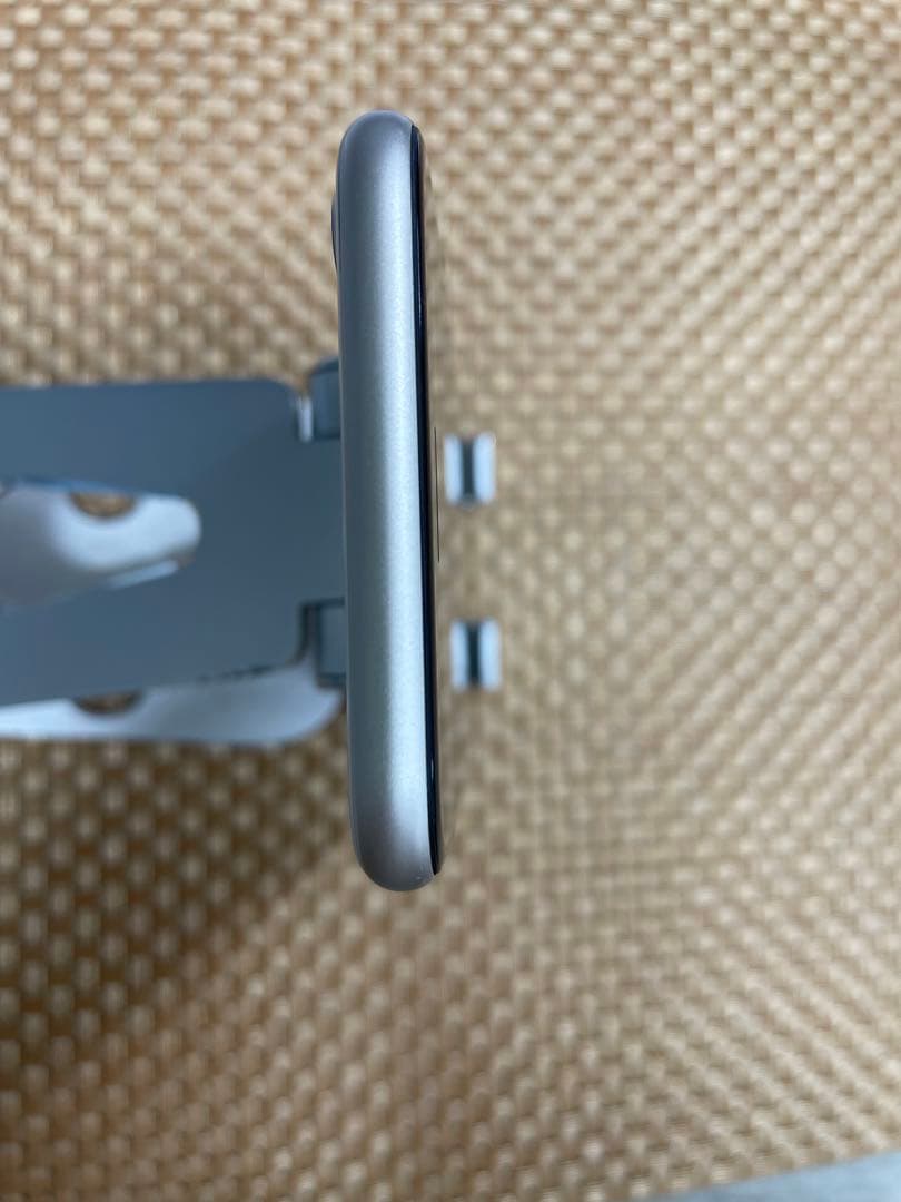 iPhone SE 第3世代 128 GB スターライトSIMフリー【3276】