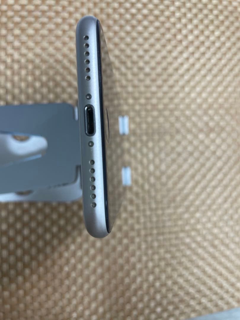 iPhone SE 第3世代 128 GB スターライトSIMフリー【3276】