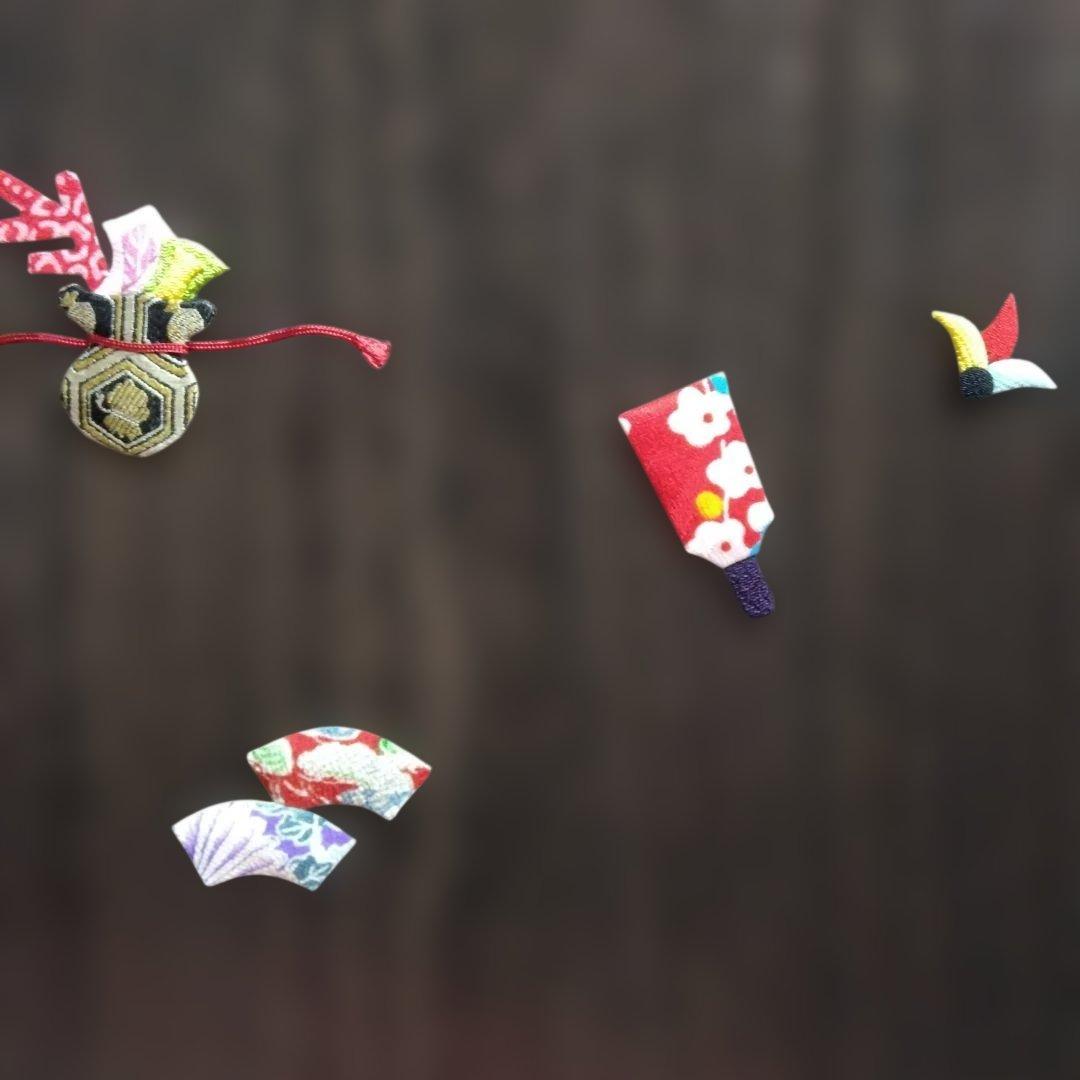 宝尽くしの桐屏風　押絵