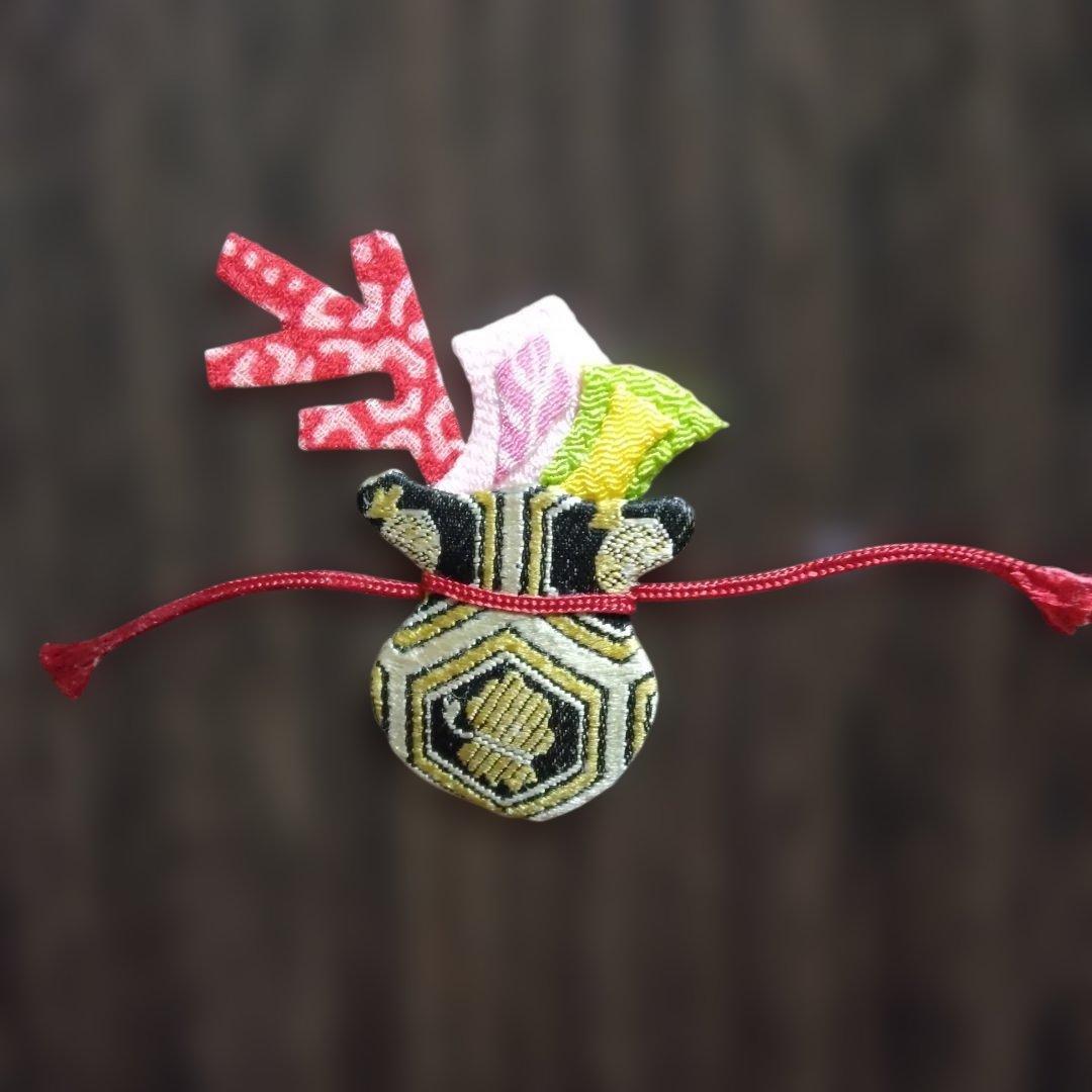 宝尽くしの桐屏風　押絵