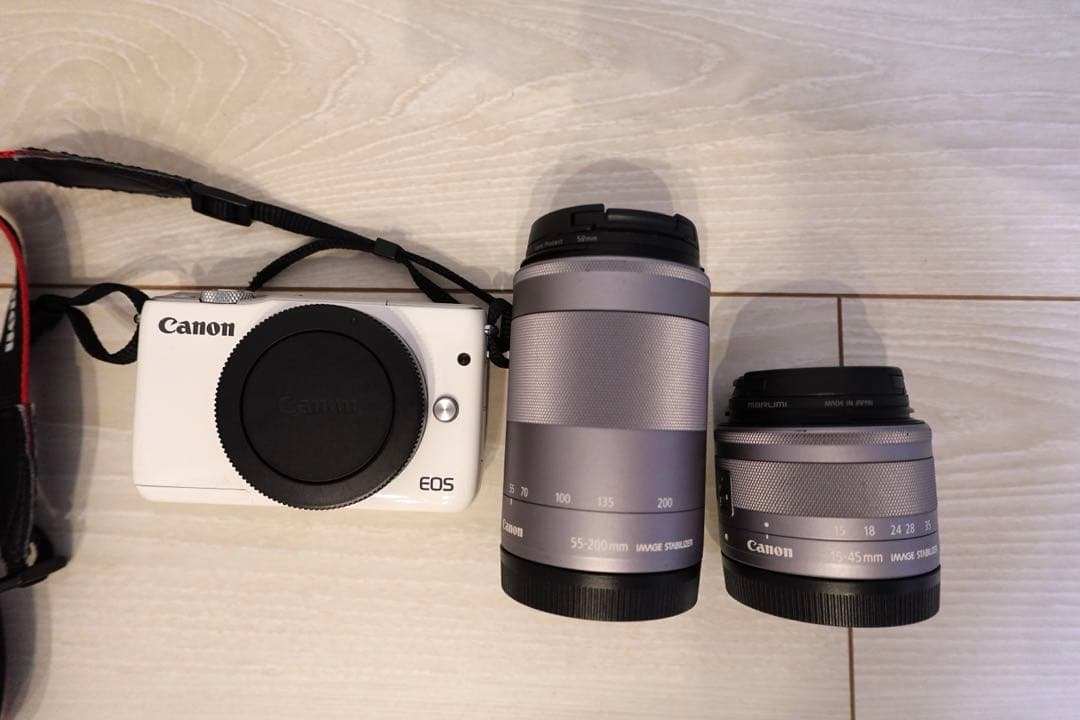 Canon EOS M10 ダブルズームキット ホワイト　お値下げ中❗️