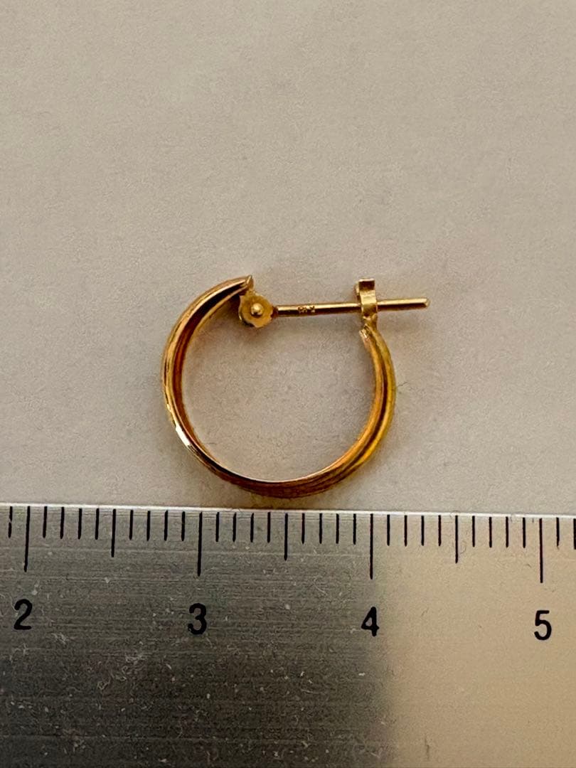 ゴールド ツイストデザイン フープピアス