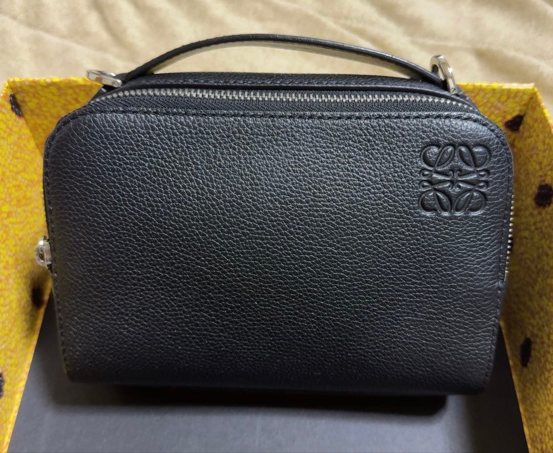 LOEWE カメラバッグ ショルダーバッグ 【最終期間限定値下げ中】