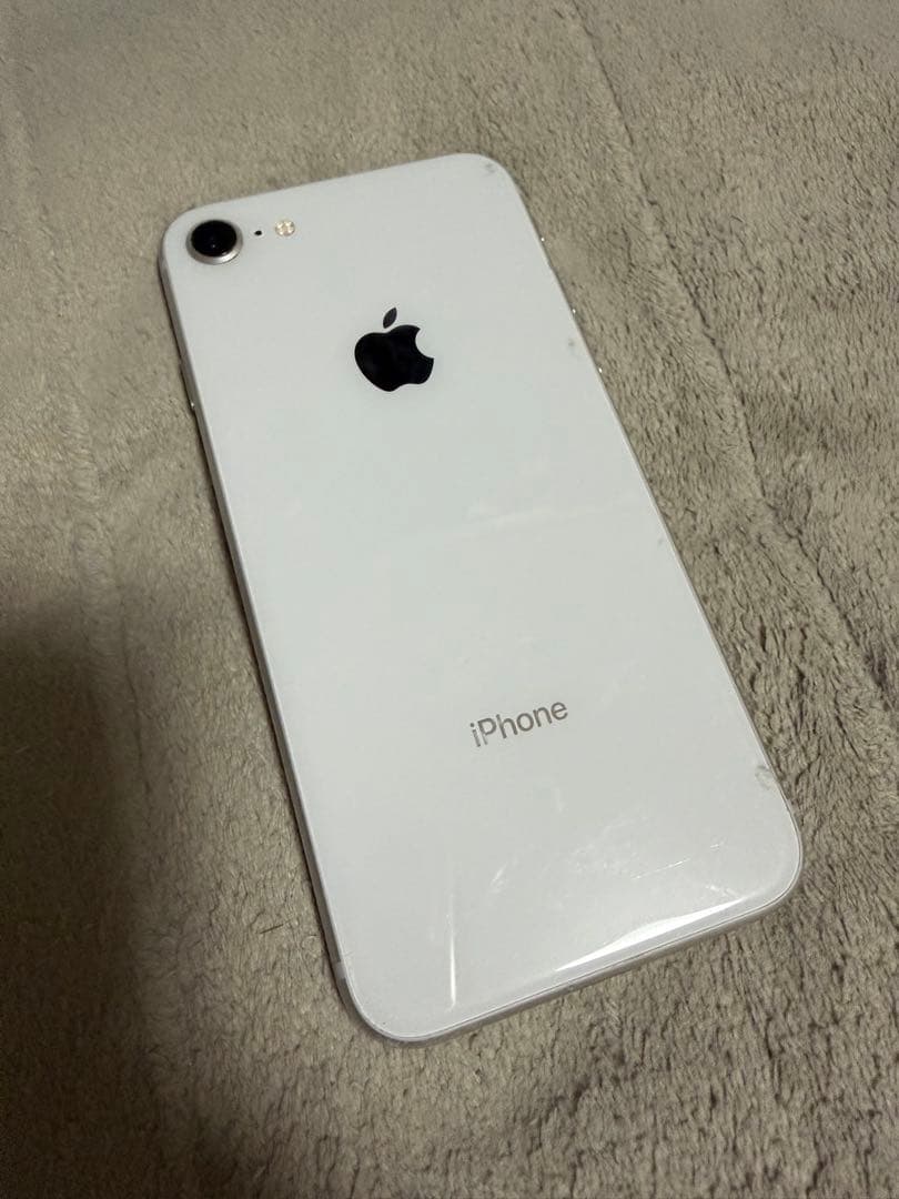 iPhone 8 ホワイト ジャンク品　画面にひびあり