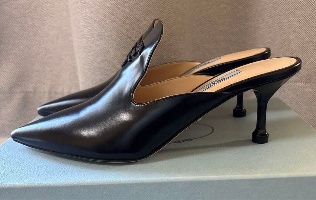 PRADA ロゴ ミュール サンダル38.5黒色 レザー 新品未使用 正規品