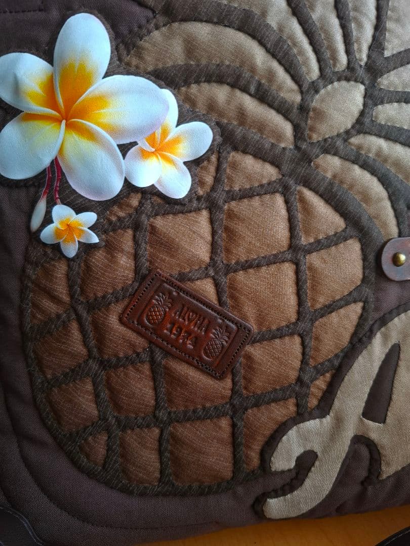 ハワイアンキルト　バッグ　2WAY 大きめ　ファスナー付　革タグチャーム付