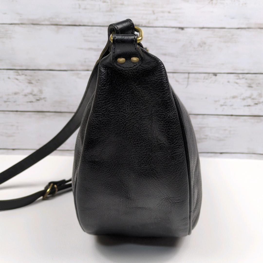 イルビゾンテ ショルダーバッグ 大きい ブラック ハーフムーン 三日月