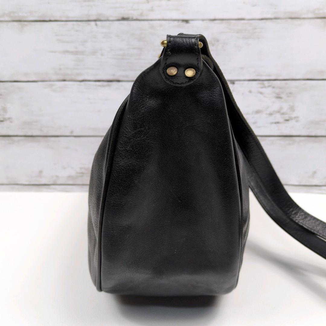 イルビゾンテ ショルダーバッグ 大きい ブラック ハーフムーン 三日月