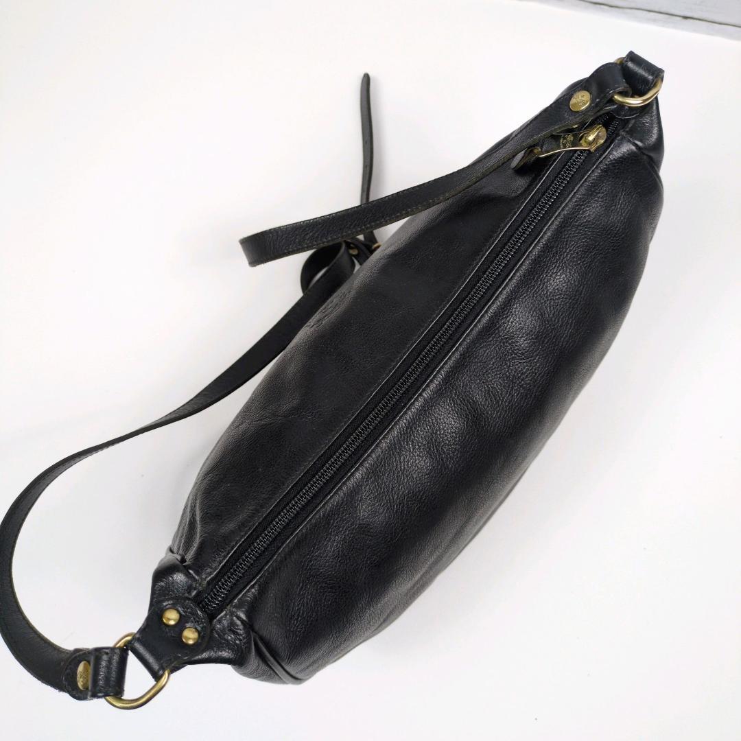 イルビゾンテ ショルダーバッグ 大きい ブラック ハーフムーン 三日月