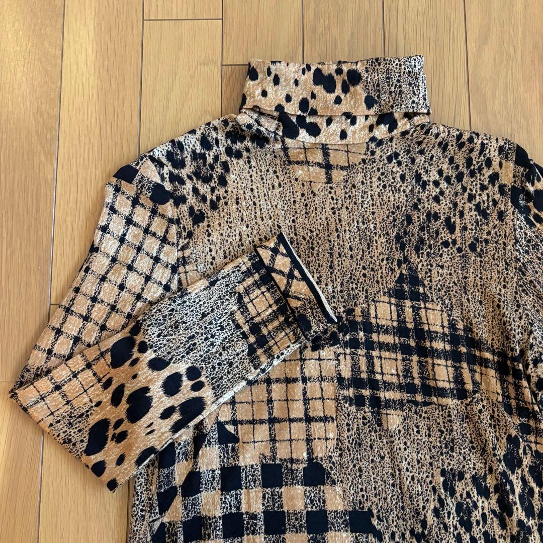レオナール シルク混ハイネック長袖トップス 豹柄