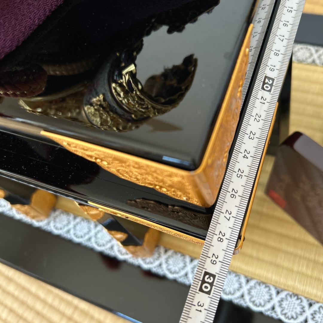 豪華な兜飾り 金色・紫色　端午節句五月人形　人形の秀月