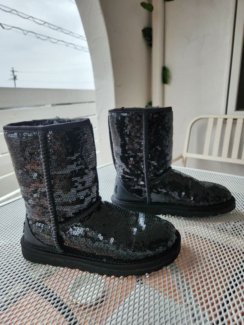 週末価格　UGG　スパンコールブーツ　サイズ22 　美品♪