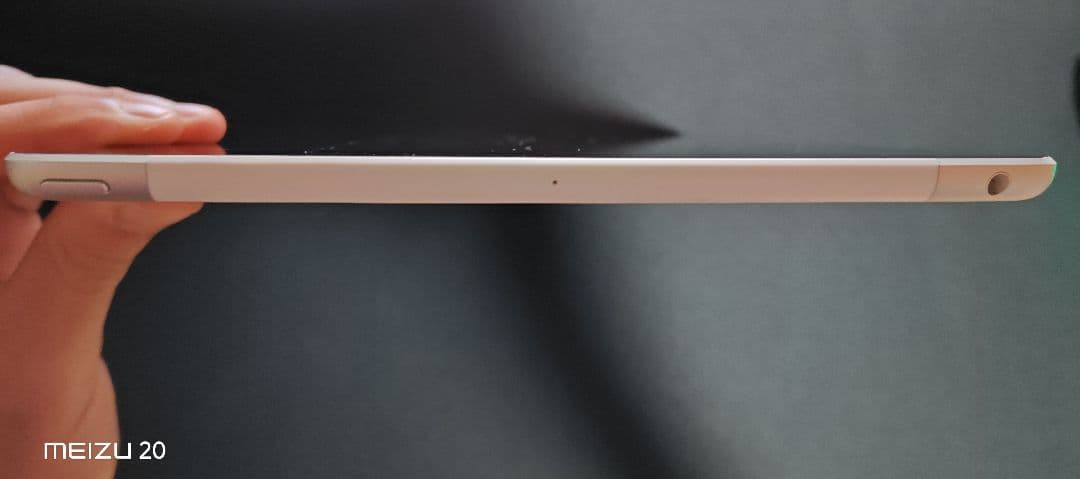 iPad 第9世代 64GB Wi-Fi+Cellular シルバー ケース付き