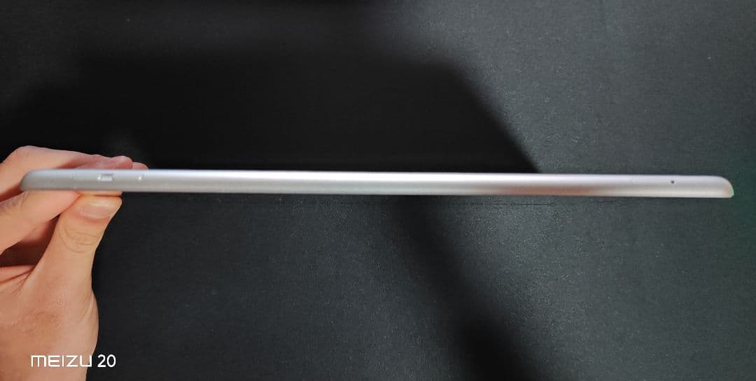 iPad 第9世代 64GB Wi-Fi+Cellular シルバー ケース付き