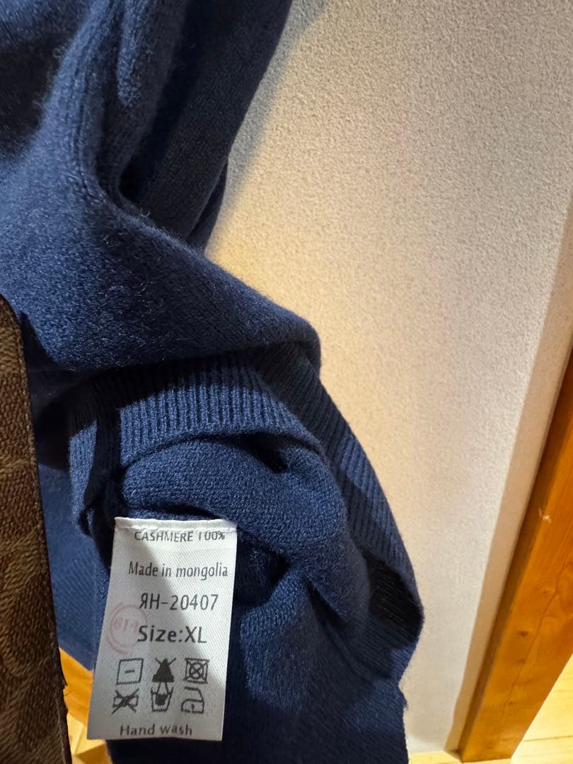 カシミヤ100%Vネックベスト