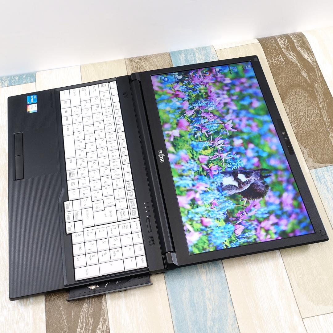 美品で神速の２０２３年製✨１２世代コアｉ５に超高速ＳＳＤ５１２ＧＢ＆大容量メモリ