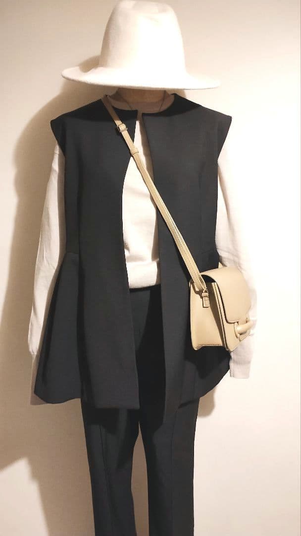 C6747 MilaOwenミラオーウェンペプラムベストセットアップ