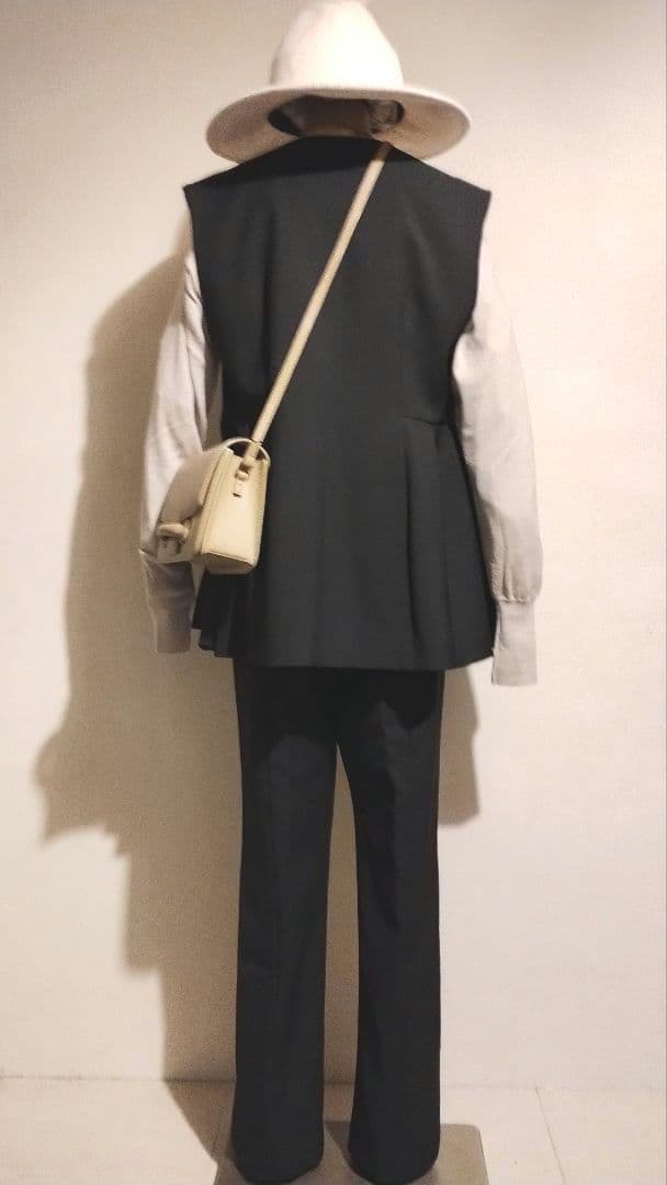 C6747 MilaOwenミラオーウェンペプラムベストセットアップ